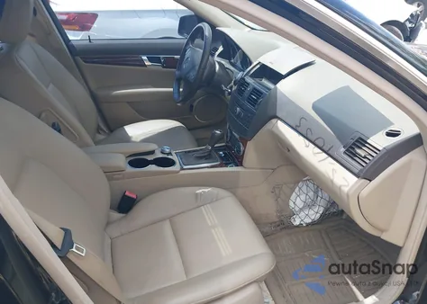 2011 Mercedes-Benz C 300 Luxury/Sport из США, поврежденный, VIN WDDGF5EB1BA509120